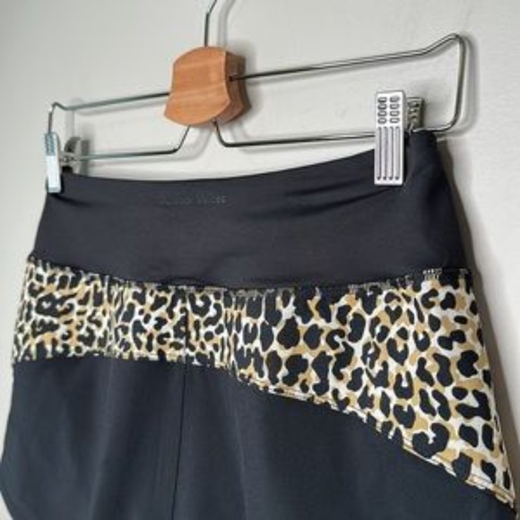 Outdoor Voices Black and Leopard Print Hudson 2.5" Short - Picture 10 of 12